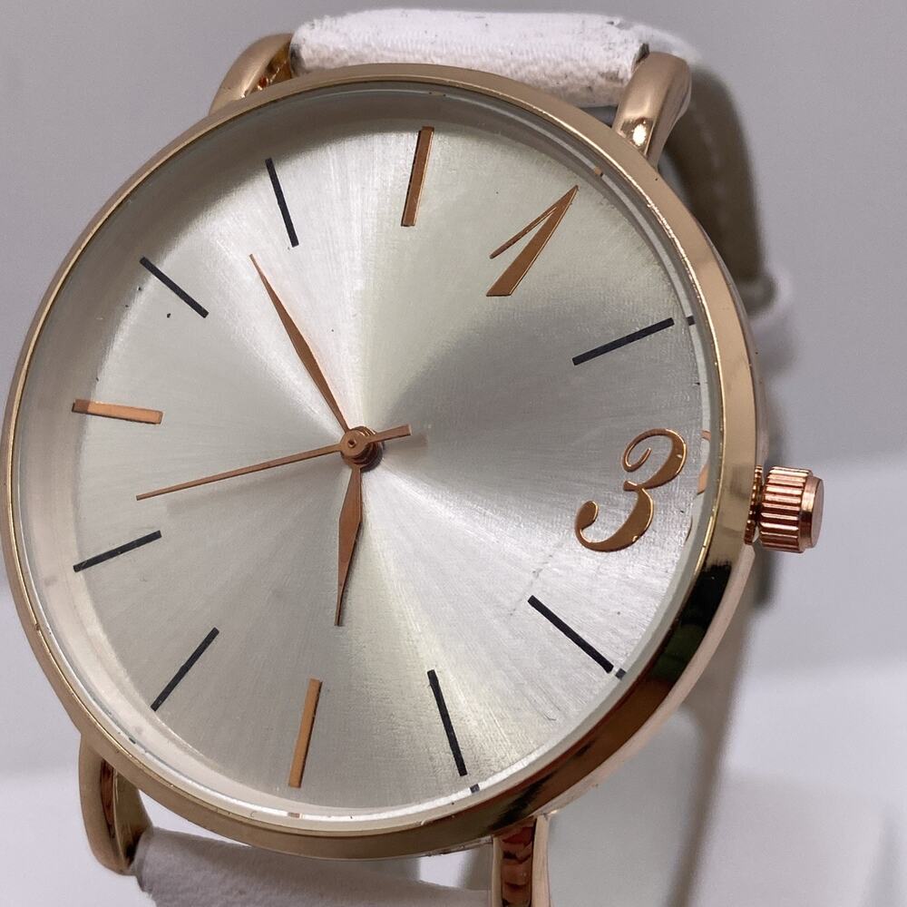 Womens White Leather Vintage Fashion Watch Works New Battery